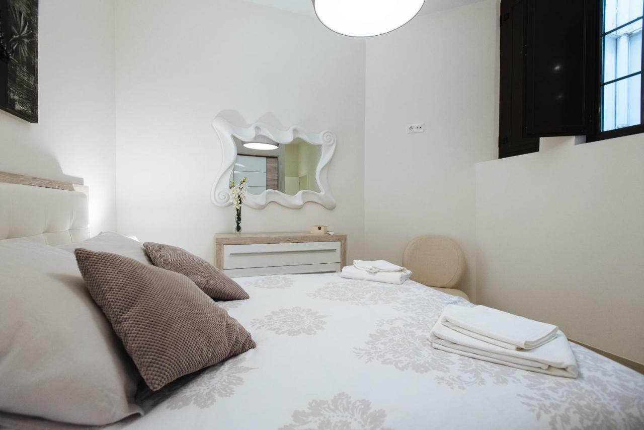 Luxury Apartment Penuelas Free Parking Seville Exterior photo
